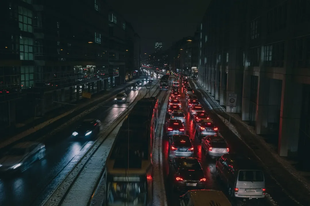 a city street filled with lots of traffic at night